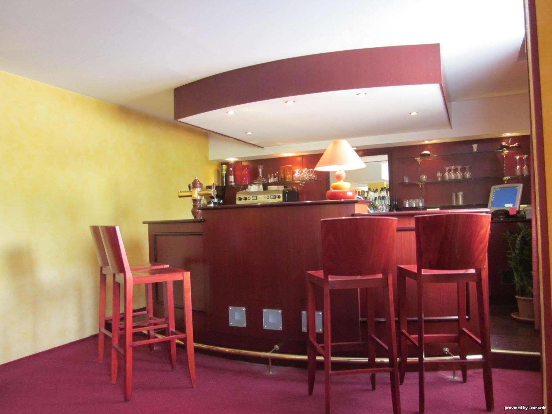 Kyriad Tours - Joué-lés-Tours Restaurante foto